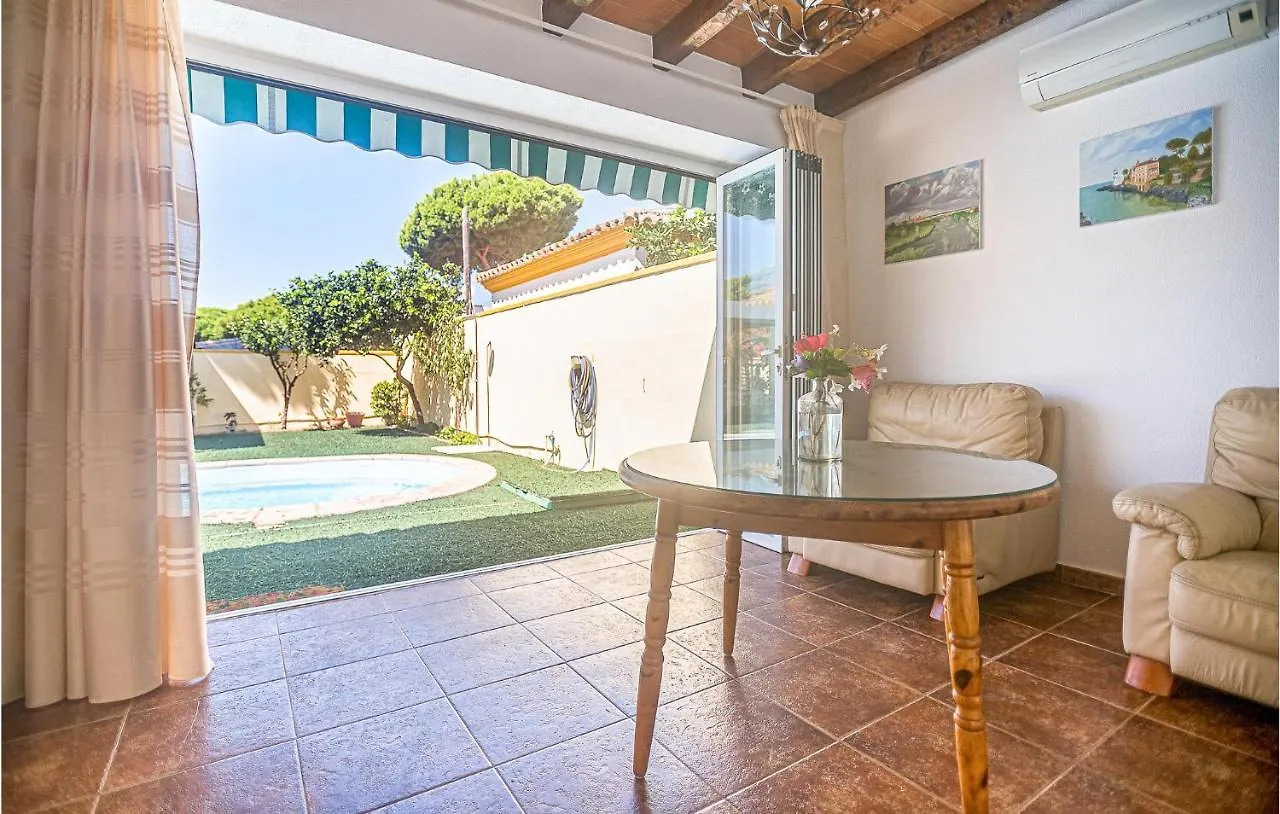 Gorgeous Home In Chiclana De La Fronter Cadiz